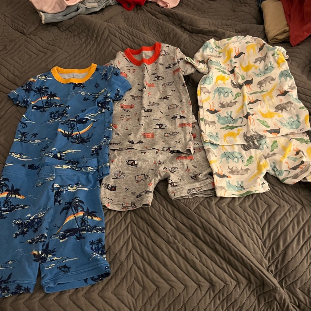 3 pairs of short pjs